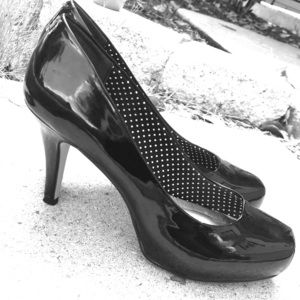 Madden girl sleek/classic black heels/ pumps